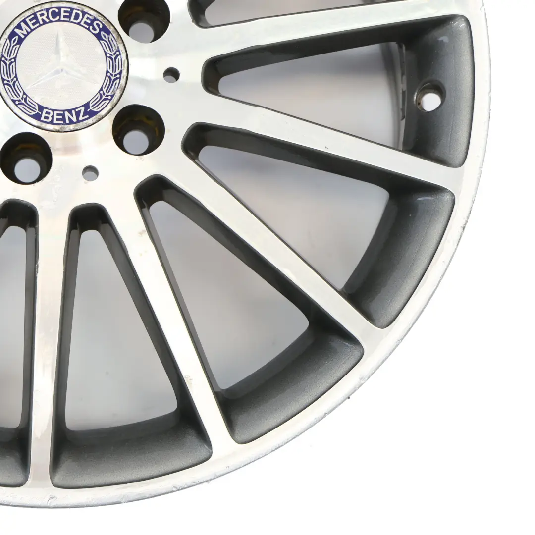 Cerchio in lega 18" 14 razze ET:52 7.5J per Mercedes W176 AMG con numero di parte A1764010200 Mercedes W176 AMG Cerchio in lega 18" 14 razze ET:52 7.5J - SKU A1764010200-4 - Numero di parte A1764010200