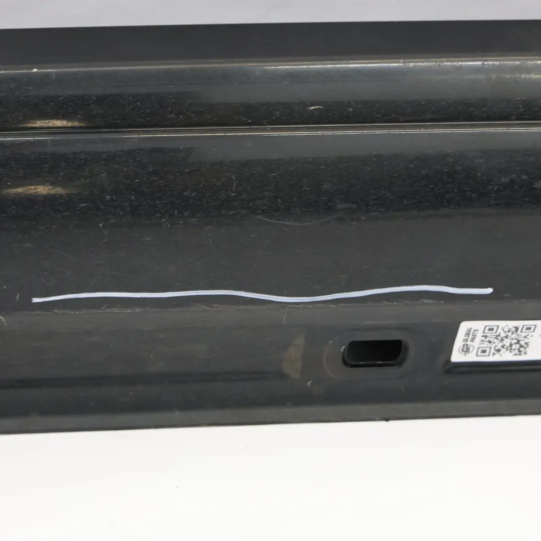 Seitenschweller AMG Links Türschwellerabdeckung Cosmic Black - 191 für Mercedes W176 mit Teilenummer A1766980054 Mercedes W176 Seitenschweller AMG Links Türschwellerabdeckung Cosmic Black - 191 - SKU A1766980054-KB5 - Teilenummer A1766980054