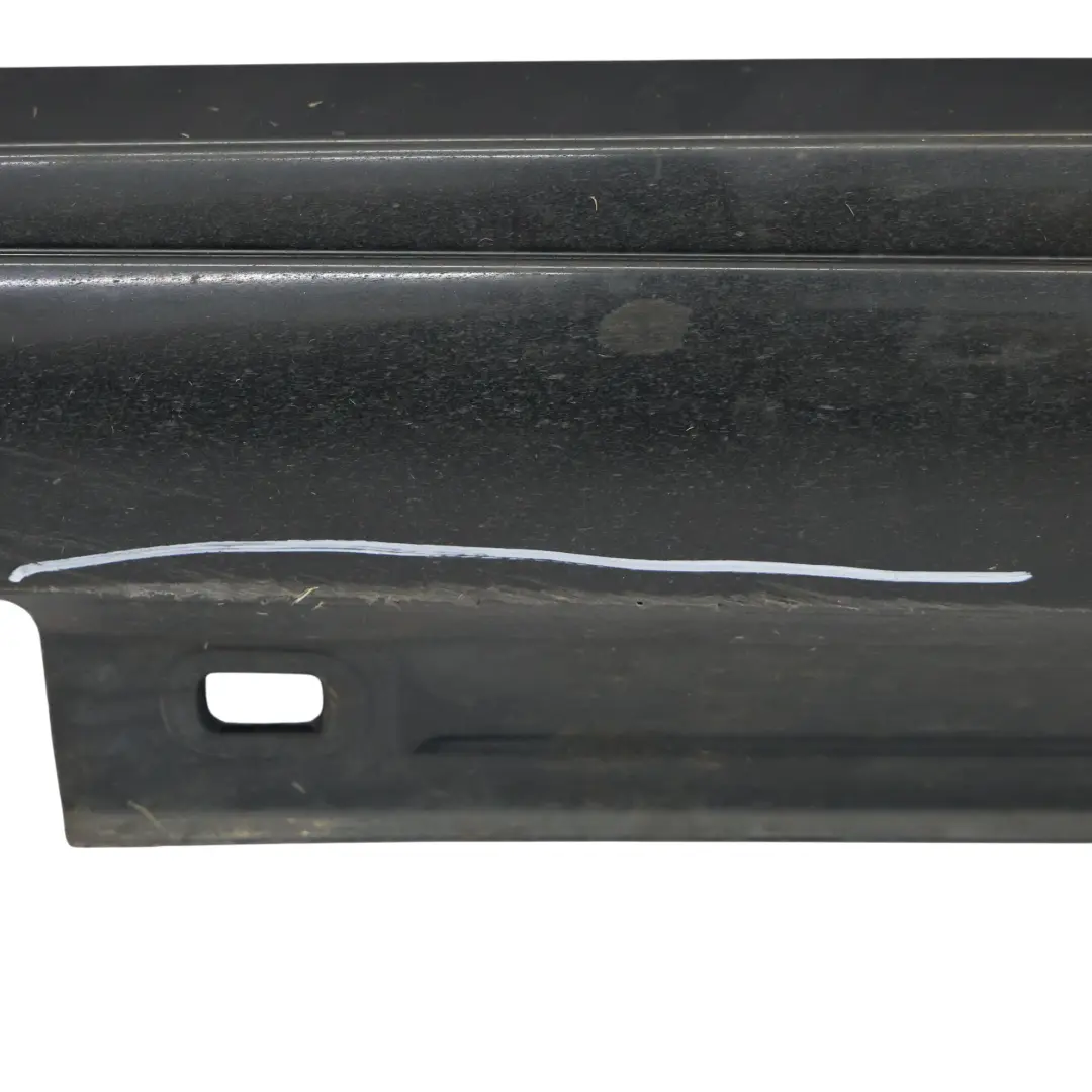 Seitenschweller AMG Links Türschwellerabdeckung Cosmic Black - 191 für Mercedes W176 mit Teilenummer A1766980054 Mercedes W176 Seitenschweller AMG Links Türschwellerabdeckung Cosmic Black - 191 - SKU A1766980054-KB5 - Teilenummer A1766980054