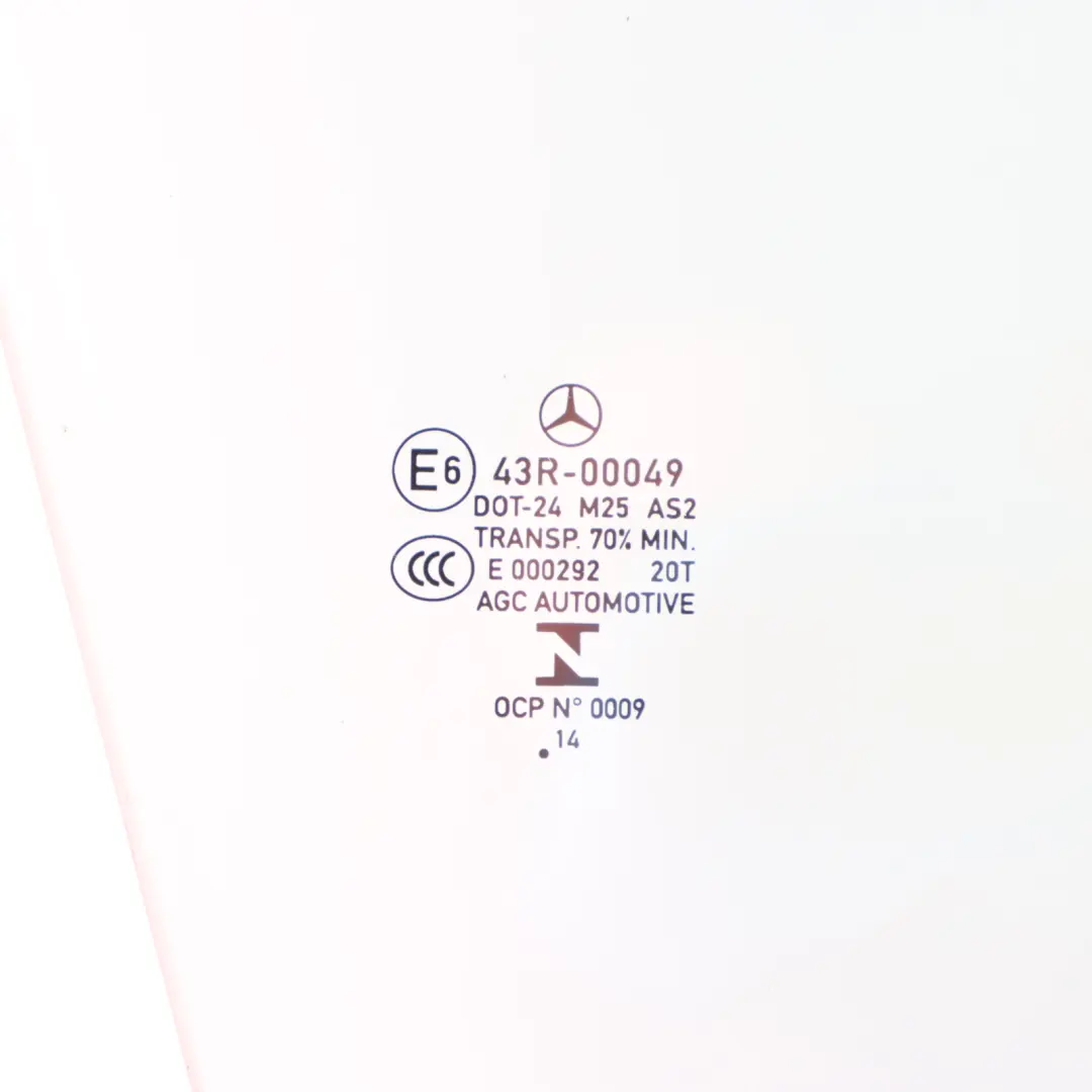 Vitres de porte avant droite vertes renforcées AS2 pour Mercedes W176 à propos du numéro de pièce A1767250600 Mercedes W176 Vitres de porte avant droite vertes renforcées AS2 - SKU A1767250600 - Numéro de pièce A1767250600