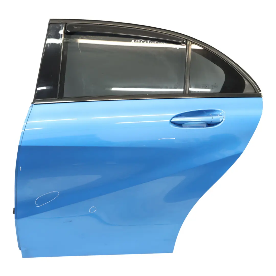 Puerta Trasera Izquierda South Seas Blue Metallic - 162 para Mercedes W176 con número de pieza A1767300105 Mercedes W176 Puerta Trasera Izquierda South Seas Blue Metallic - 162 - SKU A1767300105-SSB - Número de pieza A1767300105