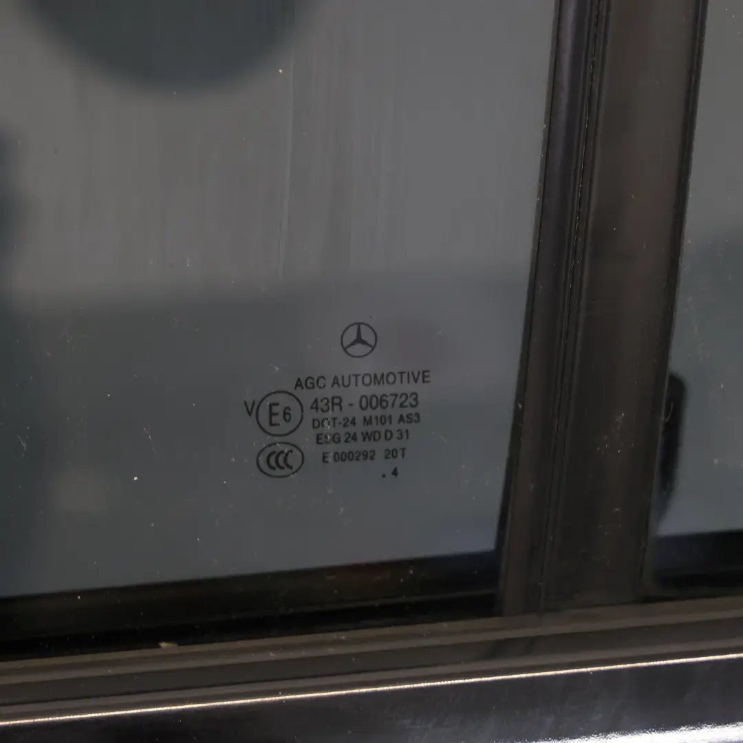 Puerta Trasera Izquierda South Seas Blue Metallic - 162 para Mercedes W176 con número de pieza A1767300105 Mercedes W176 Puerta Trasera Izquierda South Seas Blue Metallic - 162 - SKU A1767300105-SSB - Número de pieza A1767300105