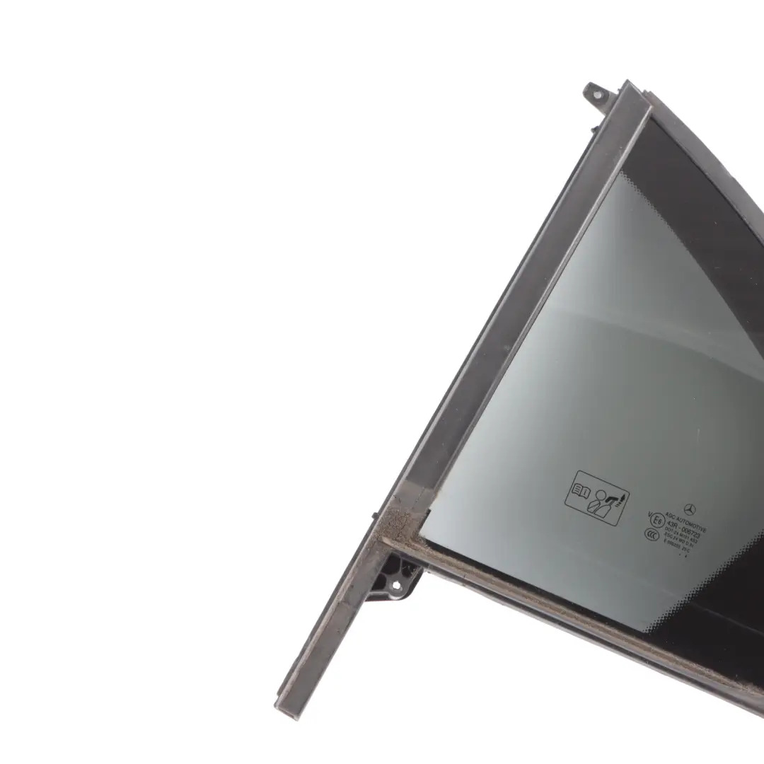 Fensterglas Hintere Linke Tür Viertel Seite Schwarz für Mercedes W176 mit Teilenummer A1767300300 Mercedes W176 Fensterglas Hintere Linke Tür Viertel Seite Schwarz - SKU A1767300300-1 - Teilenummer A1767300300