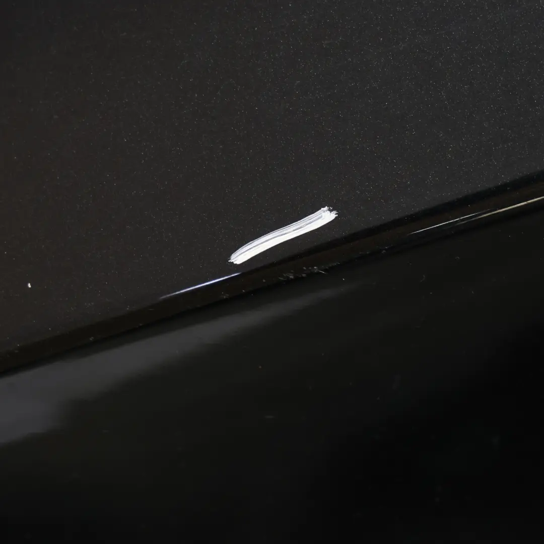 Pannello anteriore lato sinistro Coperchio Kosmos Black 191 per Mercedes W176 con numero di parte A1768810101 Mercedes W176 Pannello anteriore lato sinistro Coperchio Kosmos Black 191 - SKU A1768810101-KB - Numero di parte A1768810101