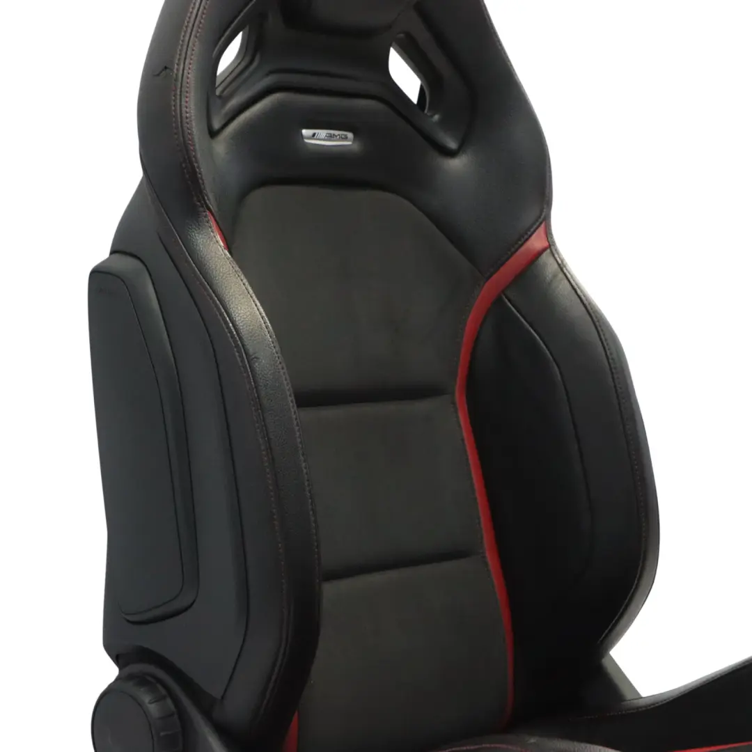 Asiento Delantero AMG Performance Cuero Negro Rojo Derecho para Mercedes W176 con número de pieza A1769103702 Mercedes W176 Asiento Delantero AMG Performance Cuero Negro Rojo Derecho - SKU A1769103702-1 - Número de pieza A1769103702