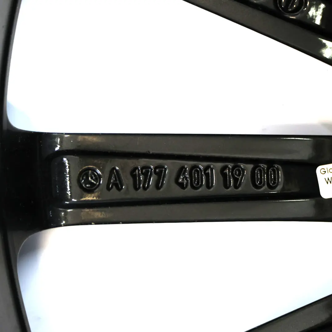 Cerchio in lega nero 14 razze 19" 8J ET:40 per Mercedes W177 V177 AMG con numero di parte A1774011900 Mercedes W177 V177 AMG Cerchio in lega nero 14 razze 19" 8J ET:40 - SKU A1774011900-1 - Numero di parte A1774011900