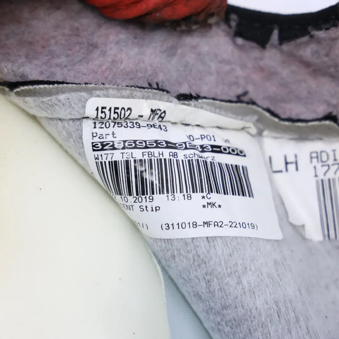 Vordersitz Hinten Links Innen Verkleidung Kunst Leder Schwarz für Mercedes W177 mit Teilenummer A1779108101 Mercedes W177 Vordersitz Hinten Links Innen Verkleidung Kunst Leder Schwarz - SKU A1779108101 - Teilenummer A1779108101