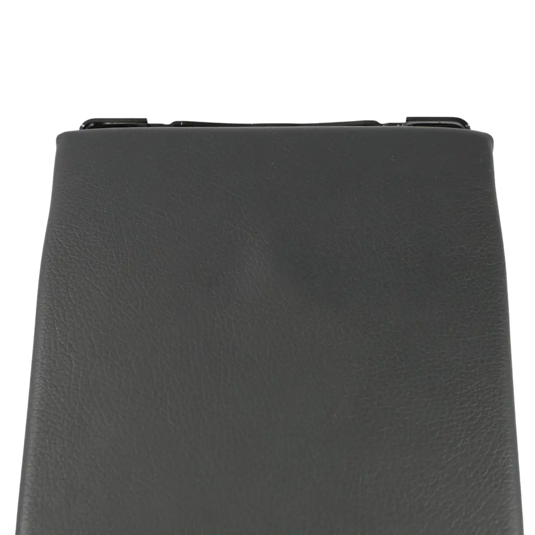 Apoyabrazos Central Asiento Trasero Cuero Negro para Mercedes W177 con número de pieza A1779700900 Mercedes W177 Apoyabrazos Central Asiento Trasero Cuero Negro - SKU A1779700900 - Número de pieza A1779700900