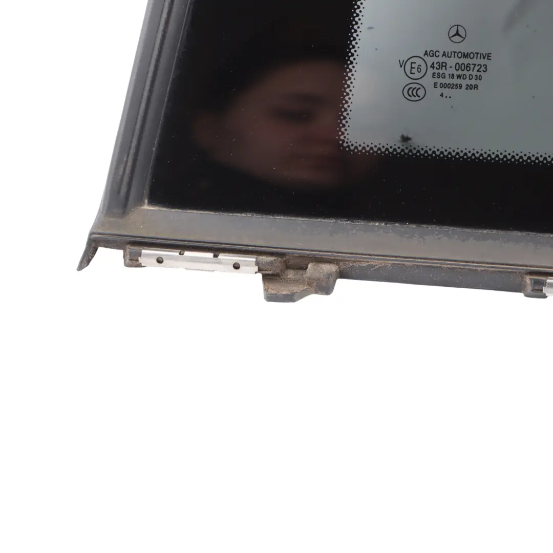 Vitre Latérale Arrière Gauche Teintée pour Mercedes C204 à propos du numéro de pièce A2046706712 Mercedes C204 Vitre Latérale Arrière Gauche Teintée - SKU A2046706712-2 - Numéro de pièce A2046706712