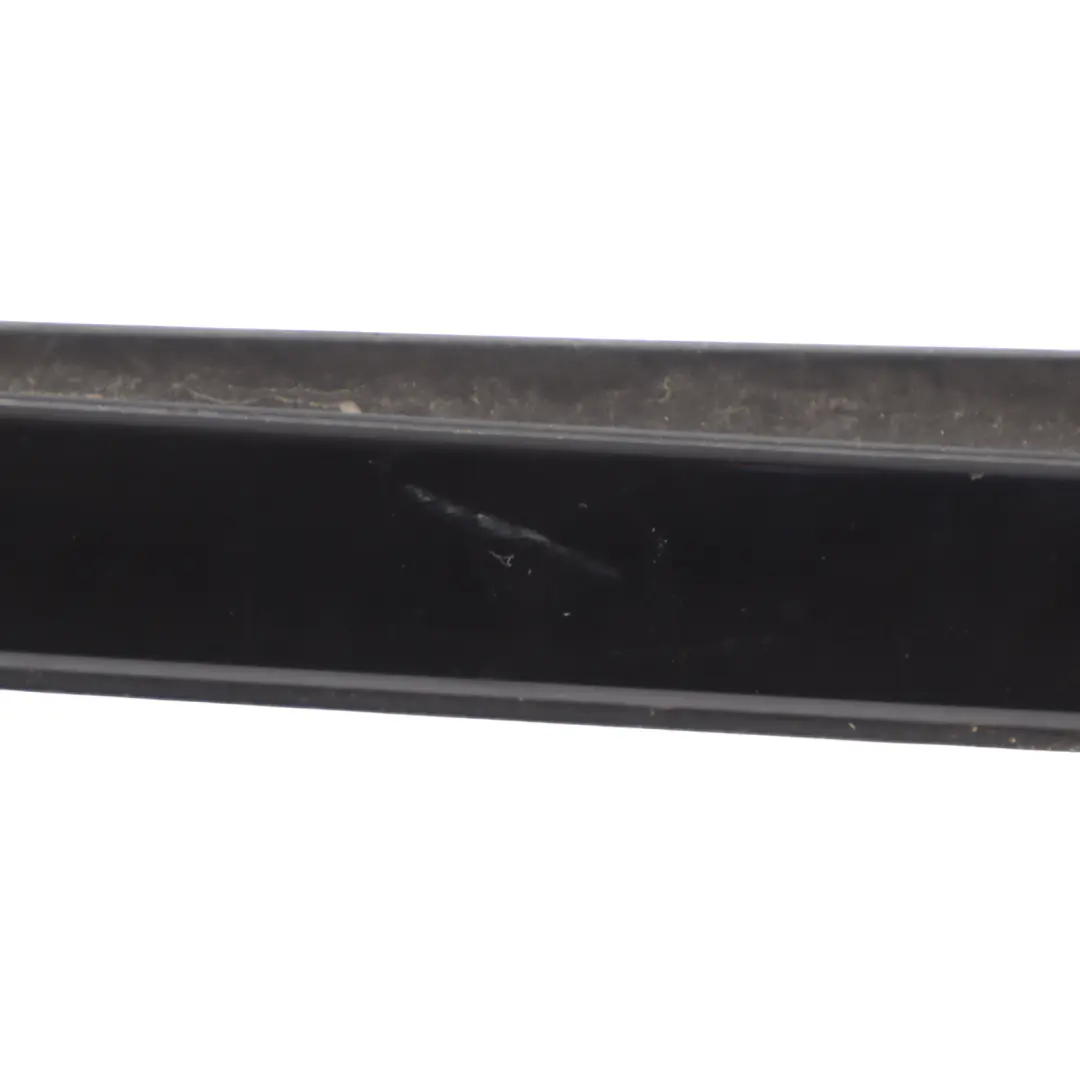 Mercedes W204 Deflector Agua Parabrisas Delantero Derecho Negro Obsidiana 197 - SKU A2046907162-OB - Número de pieza A2046907162