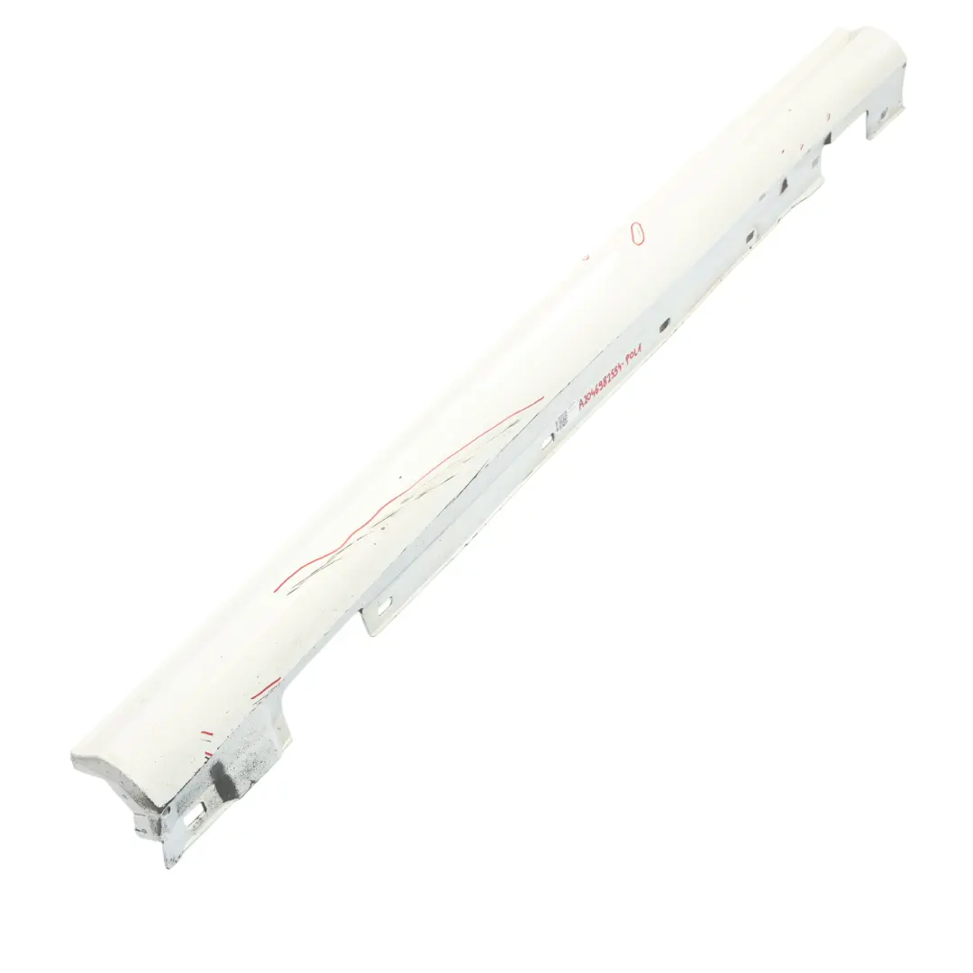 Seuil De Porte Latéral Gauche AMG Polar White - 149 pour Mercedes C204 à propos du numéro de pièce A2046982554 Mercedes C204 Seuil De Porte Latéral Gauche AMG Polar White - 149 - SKU A2046982554-POL1 - Numéro de pièce A2046982554