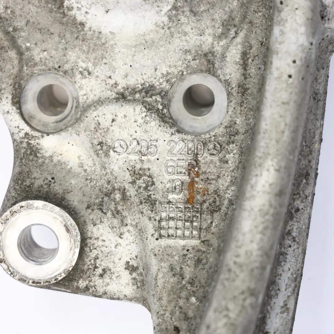 Mercedes W205 Cubo De Soporte De Rueda Delantera Derecha Eje De Suspensión - SKU A2053322200-4 - Número de pieza A2053322200