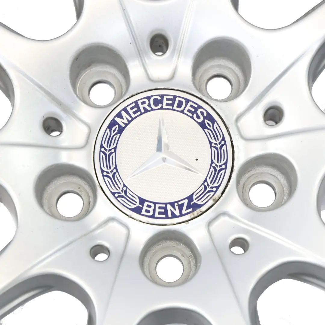 Silberne Leichtmetallfelge 16'' 6,5J ET:38 10 Speichen für Mercedes W205 mit Teilenummer A2054012400 Mercedes W205 Silberne Leichtmetallfelge 16'' 6,5J ET:38 10 Speichen - SKU A2054012400-1 - Teilenummer A2054012400