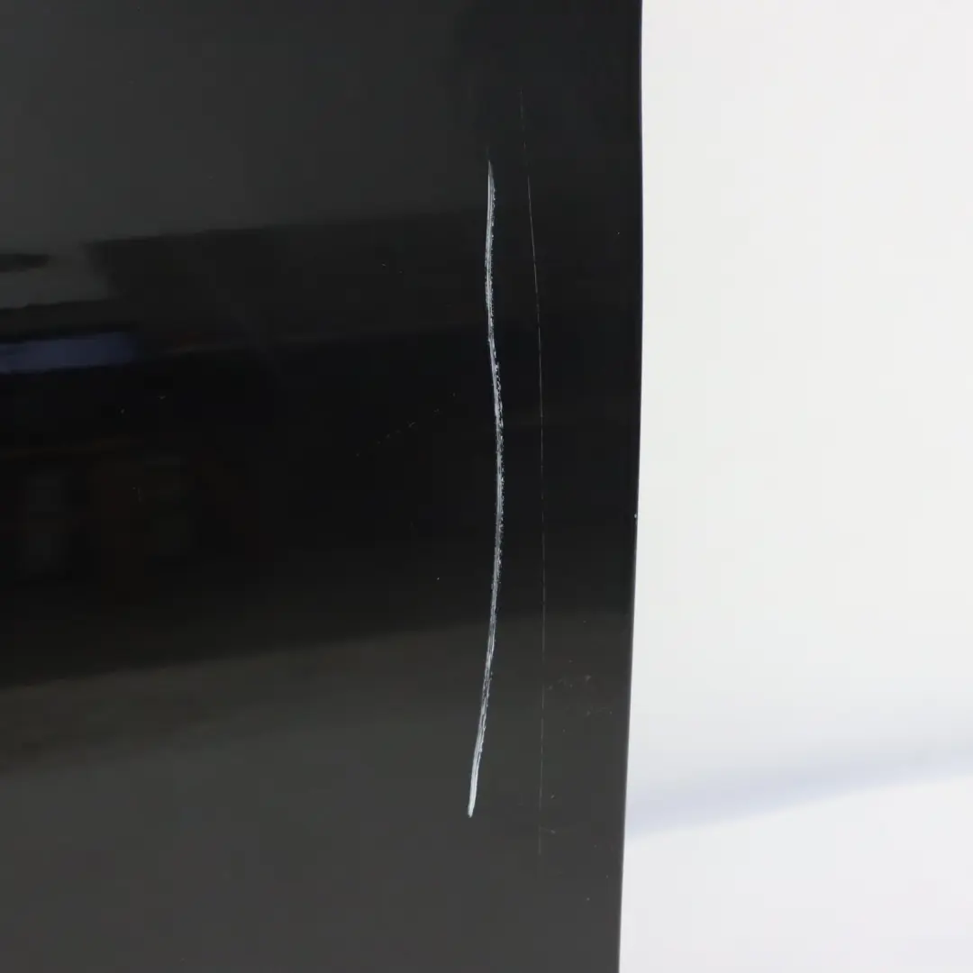 Tür vorne links Obsidianschwarz Metallic - 197 für Mercedes W205 mit Teilenummer A2057200105 Mercedes W205 Tür vorne links Obsidianschwarz Metallic - 197 - SKU A2057200105-OB - Teilenummer A2057200105