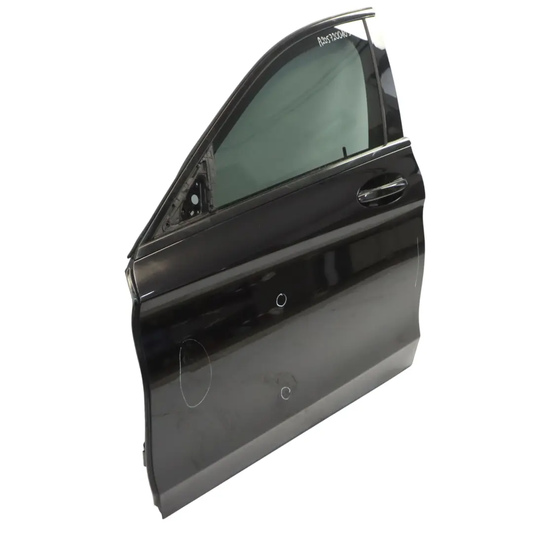 Porta anteriore sinistra Obsidian Black Metallic - 197 per Mercedes W205 con numero di parte A2057200105 Mercedes W205 Porta anteriore sinistra Obsidian Black Metallic - 197 - SKU A2057200105-OB - Numero di parte A2057200105