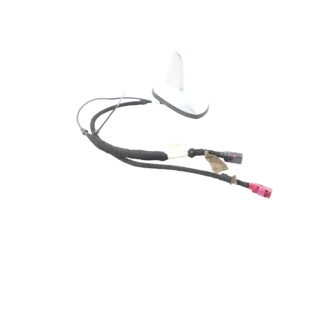 Dachantenne Antenne Hai Obsidian Schwarz Metallic 197 für Mercedes C219 mit Teilenummer A2118205575 Mercedes C219 Dachantenne Antenne Hai Obsidian Schwarz Metallic 197 - SKU A2118205575-IRS - Teilenummer A2118205575