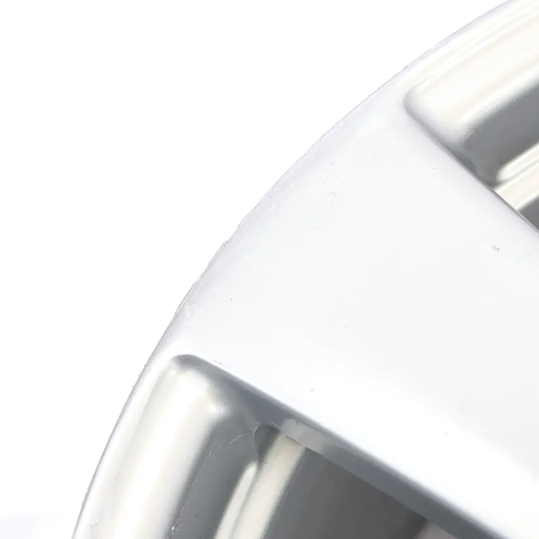 Hinterachse Silber Alufelge 18" ET:54 9J für Mercedes W212 mit Teilenummer A2124011402 Mercedes W212 Hinterachse Silber Alufelge 18" ET:54 9J - SKU A2124011402-4 - Teilenummer A2124011402
