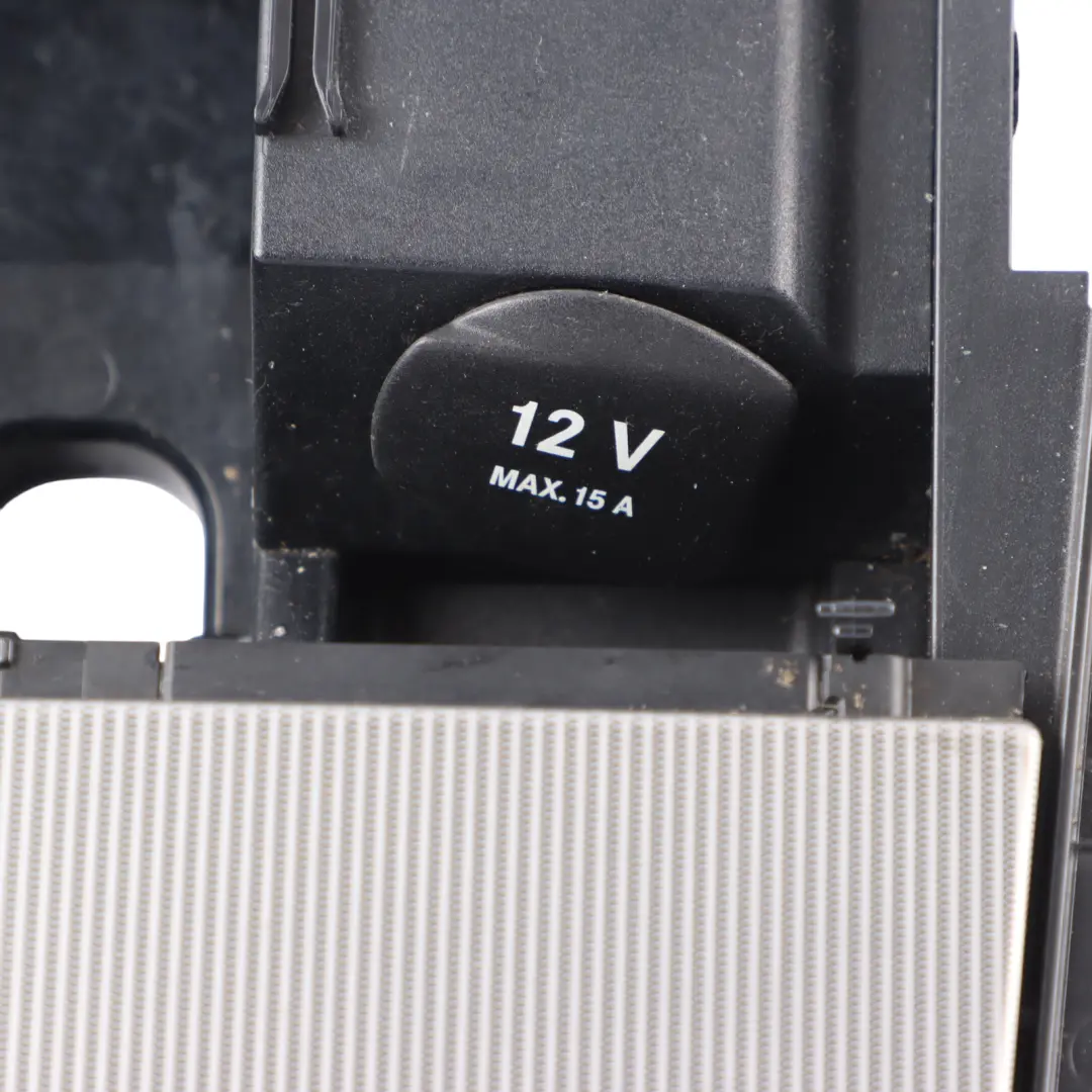 Mittel Konsole Lagerung Aschenbecher Abdeckung Silber für Mercedes W212 mit Teilenummer A2126809750 Mercedes W212 Mittel Konsole Lagerung Aschenbecher Abdeckung Silber - SKU A2126809750 - Teilenummer A2126809750