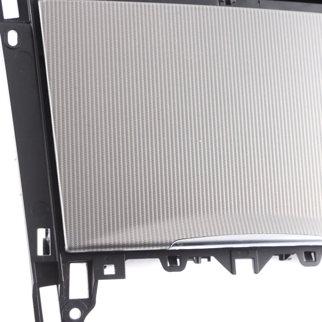 Centro Almacenamiento Consola Cenicero Recortar Plata para Mercedes W212 con número de pieza A2126809750 Mercedes W212 Centro Almacenamiento Consola Cenicero Recortar Plata - SKU A2126809750 - Número de pieza A2126809750