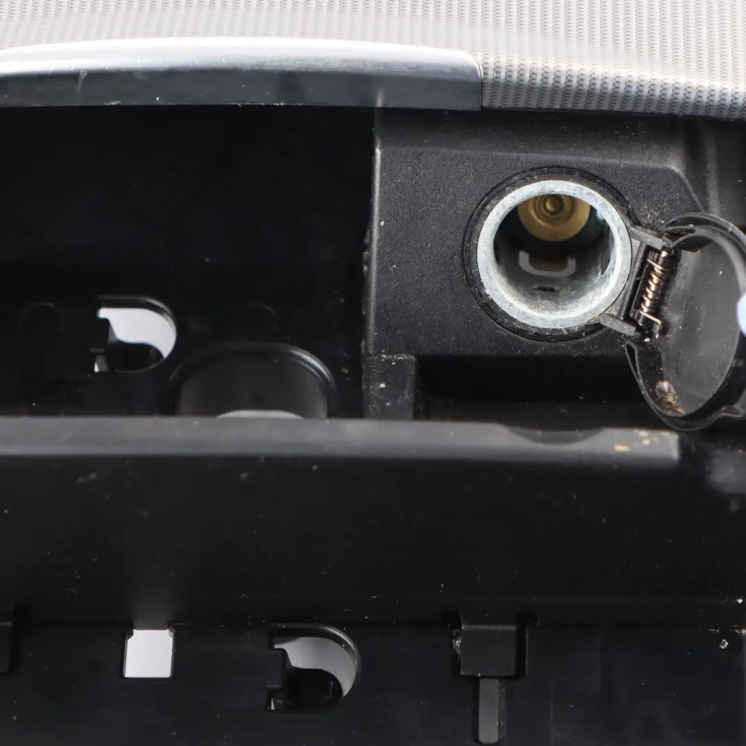 Console Centrale Posacenere Copertura Argento per Mercedes W212 con numero di parte A2126809750 Mercedes W212 Console Centrale Posacenere Copertura Argento - SKU A2126809750 - Numero di parte A2126809750