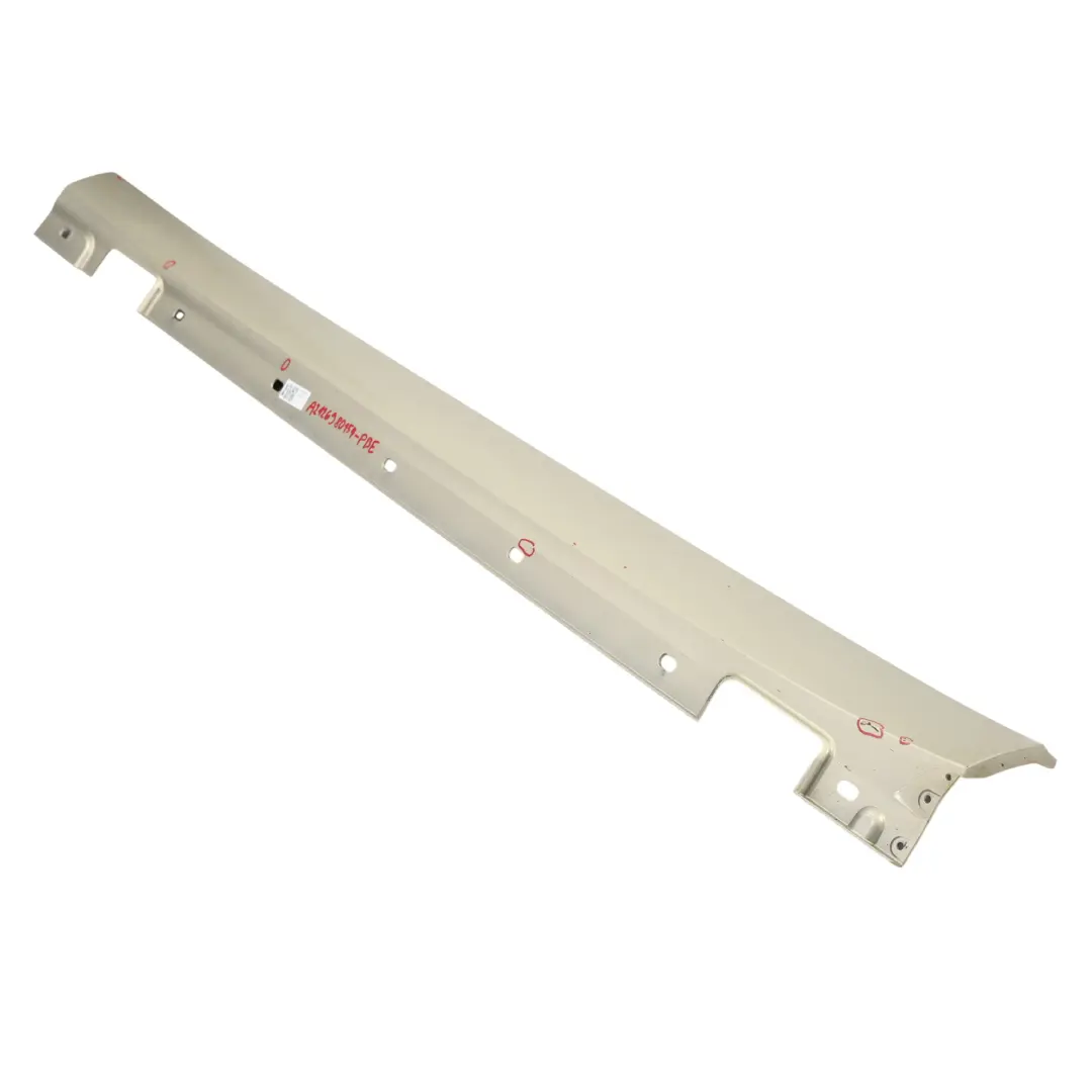 Cache-Seuil Latéral Gauche Pearl Beige Metallic - 794 pour Mercedes W212 à propos du numéro de pièce A2126980154 Mercedes W212 Cache-Seuil Latéral Gauche Pearl Beige Metallic - 794 - SKU A2126980154-PBE - Numéro de pièce A2126980154