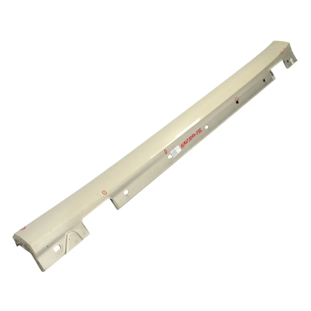 Copertura Gonna Laterale Sinistra Pearl Beige Metallic - 794 per Mercedes W212 con numero di parte A2126980154 Mercedes W212 Copertura Gonna Laterale Sinistra Pearl Beige Metallic - 794 - SKU A2126980154-PBE - Numero di parte A2126980154