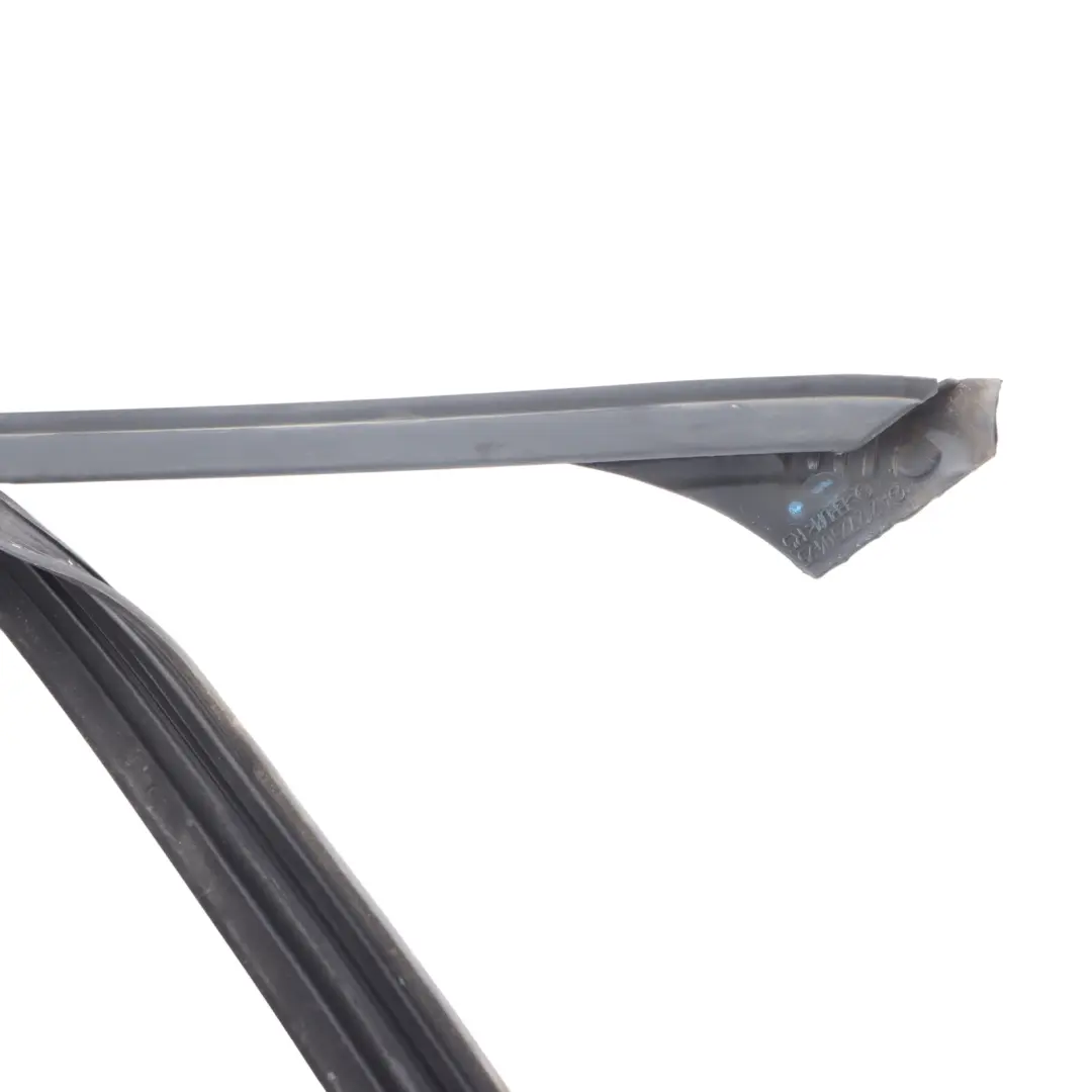 Porta Anteriore Finestra Guida Guarnizione Destra per Mercedes W212 con numero di parte A2127250425 Mercedes W212 Porta Anteriore Finestra Guida Guarnizione Destra - SKU A2127250425 - Numero di parte A2127250425