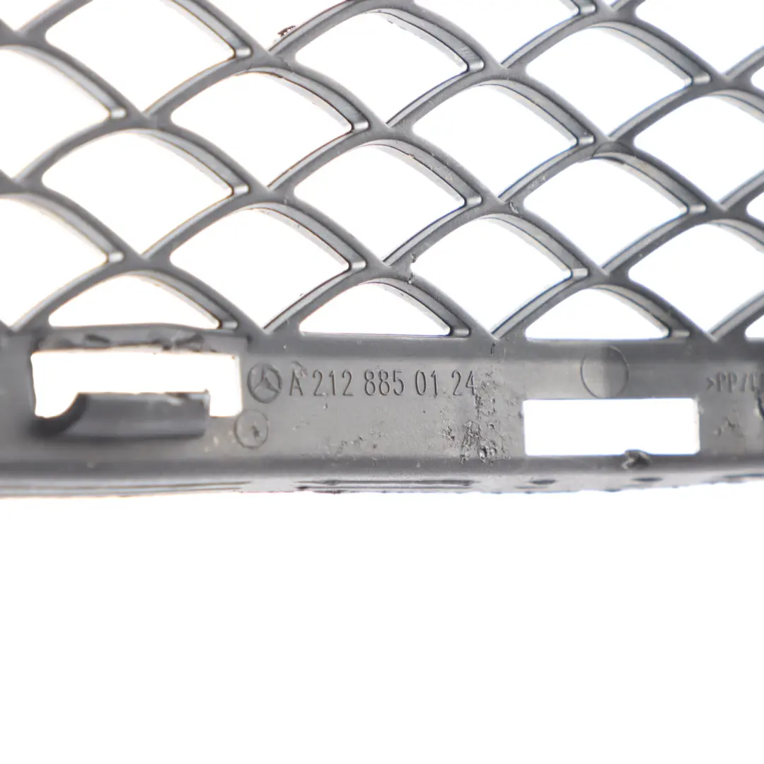 Pannello Rivestimento Griglia Paraurti Anteriore per Mercedes W212 con numero di parte A2128850124 Mercedes W212 Pannello Rivestimento Griglia Paraurti Anteriore - SKU A2128850124 - Numero di parte A2128850124