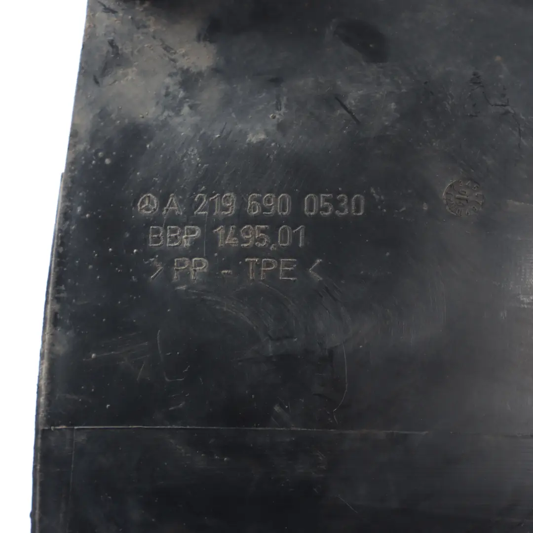 Osłona Nadkola Przedniego Tylna Część Lewa do Mercedes CLS C219 o numerze A2196900530 Mercedes CLS C219 Osłona Nadkola Przedniego Tylna Część Lewa - SKU A2196900530 - Numer Części A2196900530