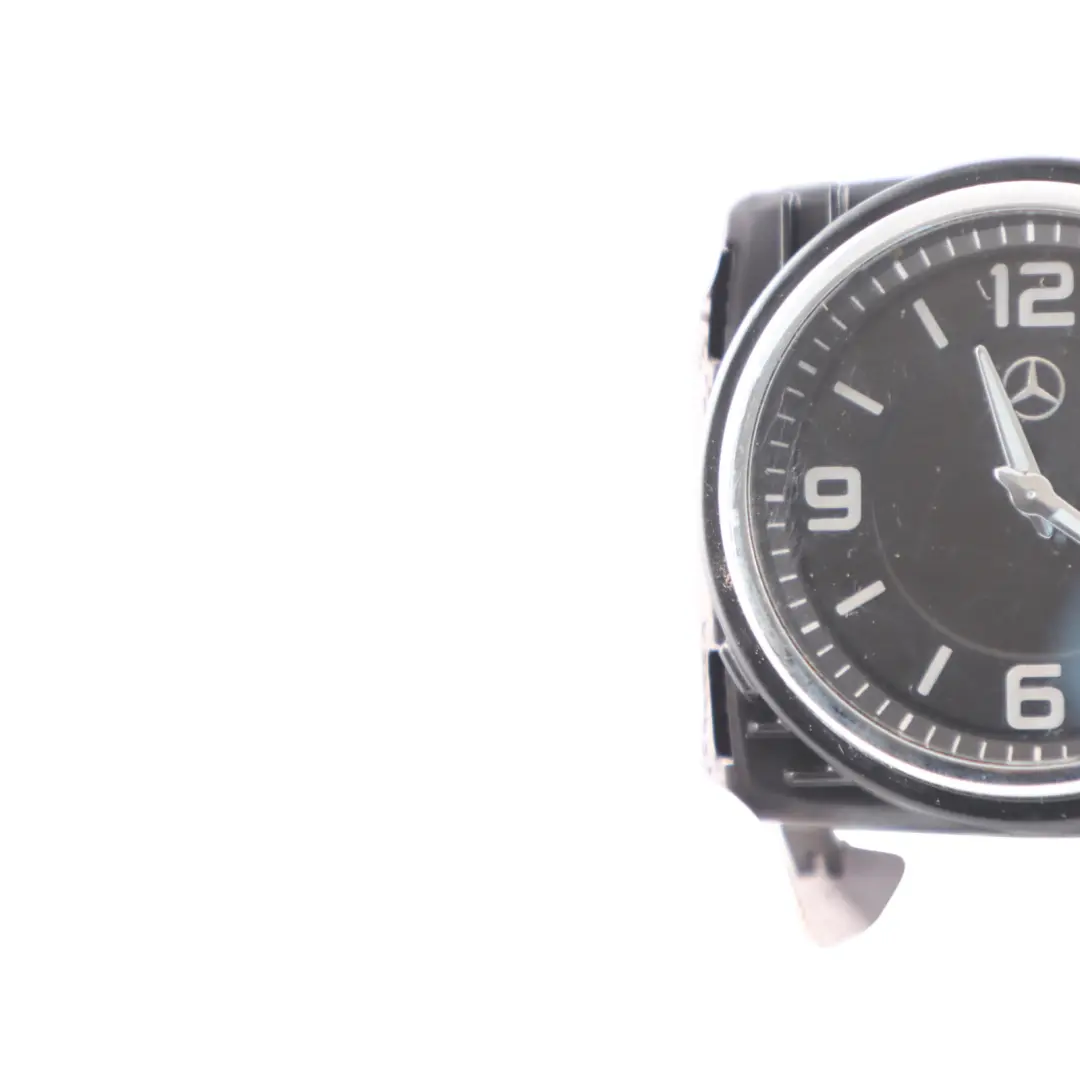 Armaturenbrett Analog Uhr Innenraum für Mercedes W205 mit Teilenummer A2228270300 Mercedes W205 Armaturenbrett Analog Uhr Innenraum - SKU A2228270300 - Teilenummer A2228270300