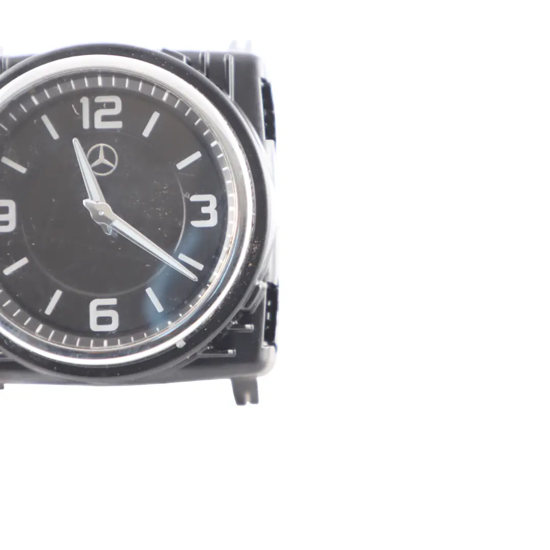 Mercedes W205 Reloj Analógico Salpicadero Interior - SKU A2228270300 - Número de pieza A2228270300