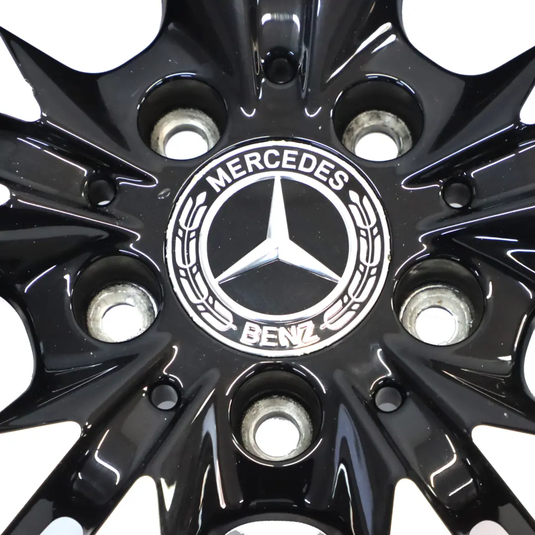 Jante alliage noire 18" ET:52 7,5J 5 Double rayon pour Mercedes W176 à propos du numéro de pièce A2464010402 Mercedes W176 Jante alliage noire 18" ET:52 7,5J 5 Double rayon - SKU A2464010402-3 - Numéro de pièce A2464010402