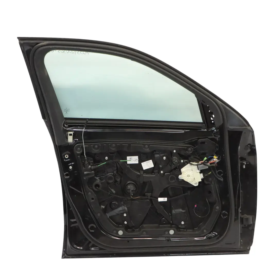 Puerta Delantera Izquierda Obsidian Black Metallic - 197 para Mercedes X253 con número de pieza A2537200305 Mercedes X253 Puerta Delantera Izquierda Obsidian Black Metallic - 197 - SKU A2537200305-OB - Número de pieza A2537200305