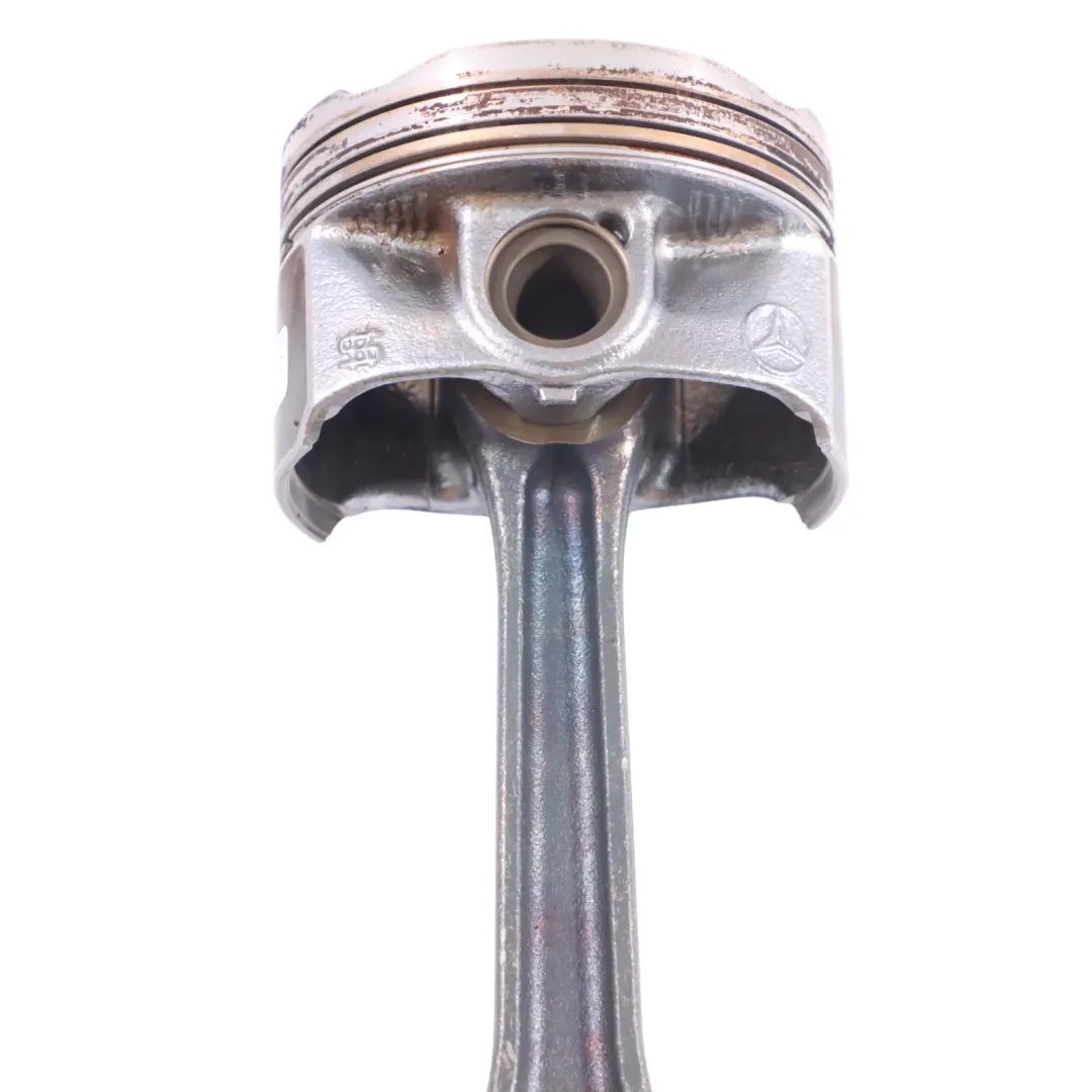 M264.915 Tłok Korbowodu Silnika Benzynowego do Mercedes W205 o numerze A2640301900 Mercedes W205 M264.915 Tłok Korbowodu Silnika Benzynowego - SKU A2640301900 - Numer Części A2640301900