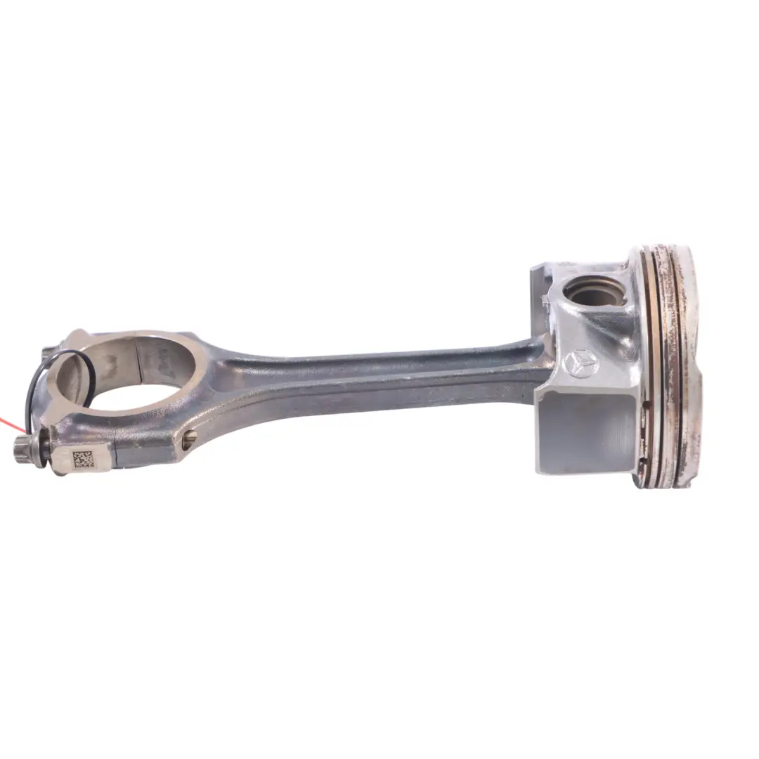 M264.915 Petrol Engine Connecting Rod Piston to Mercedes W205 with Part number A2640301900 Mercedes W205 M264.915 Petrol Engine Connecting Rod Piston - SKU A2640301900 - Part number A2640301900
