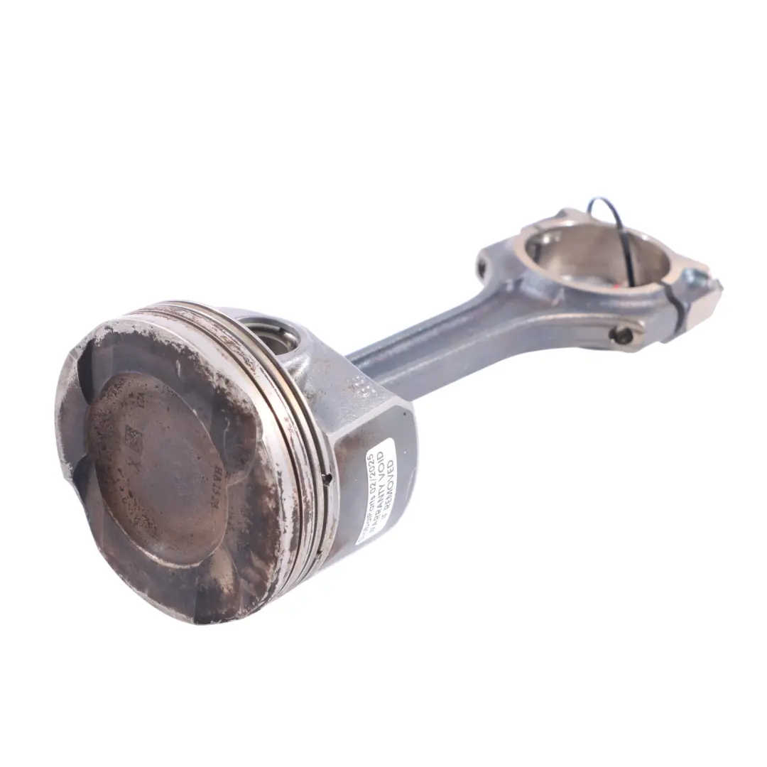 M264.915 Tłok Korbowodu Silnika Benzynowego do Mercedes W205 o numerze A2640301900 Mercedes W205 M264.915 Tłok Korbowodu Silnika Benzynowego - SKU A2640301900 - Numer Części A2640301900