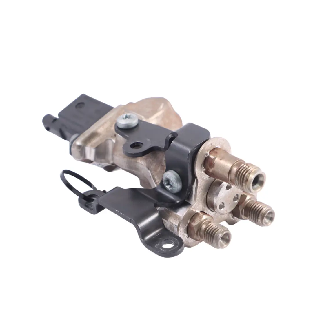 Mercedes W204 C219 W221 CGI Fuel Distributor Injection Petrol Engine - SKU A2720701695 - Part number A2720701695