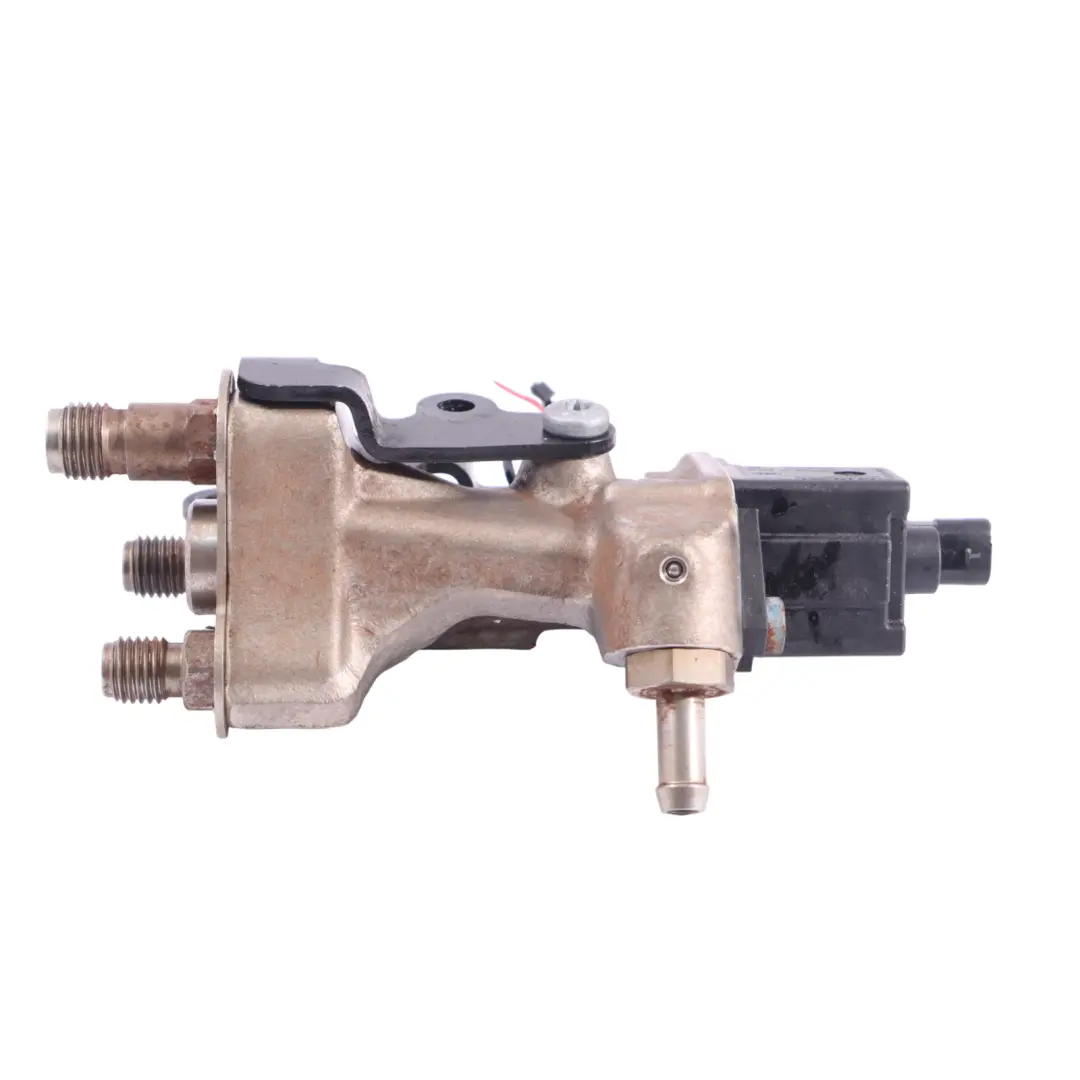 Mercedes W204 C219 W221 CGI Fuel Distributor Injection Petrol Engine - SKU A2720701695 - Part number A2720701695