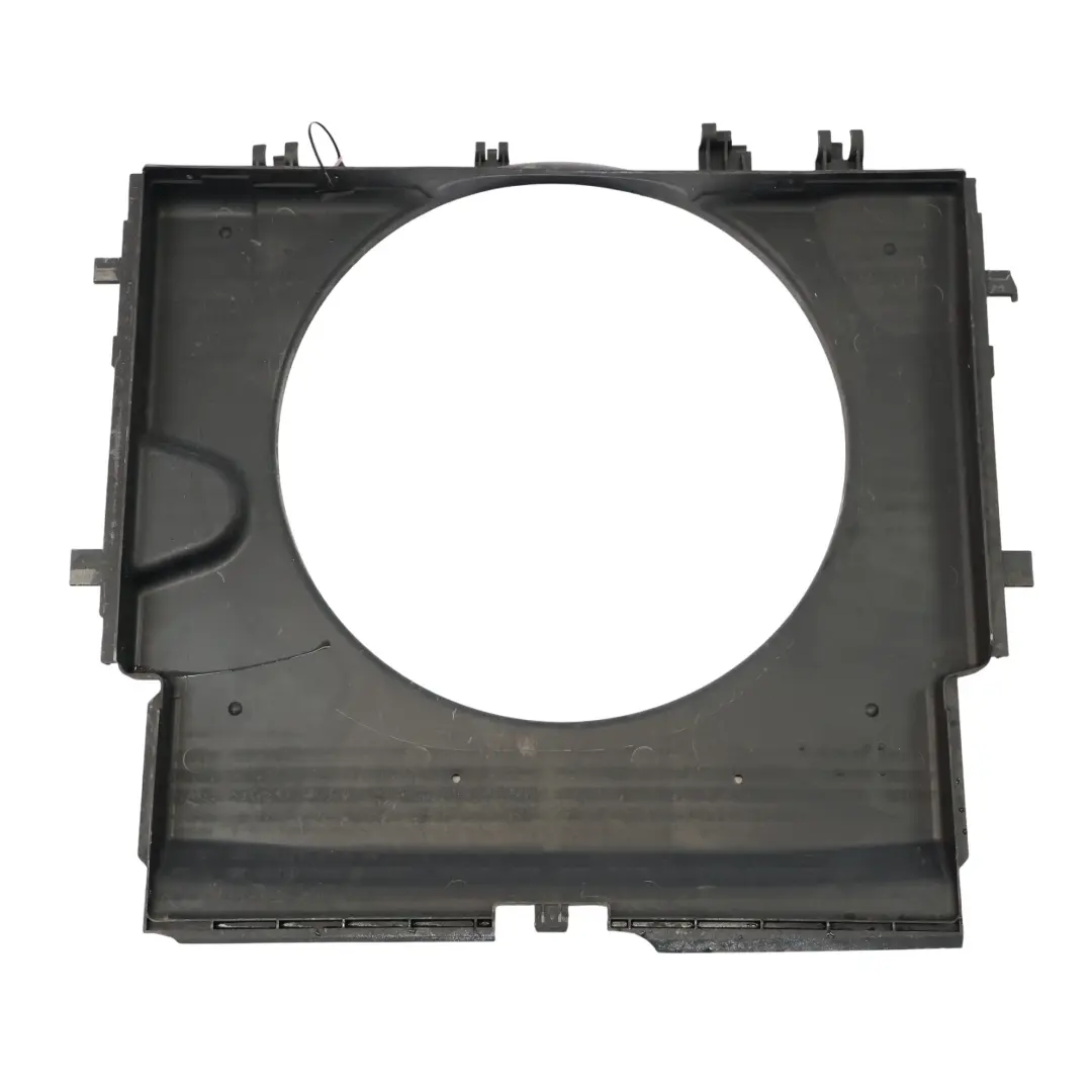 Ventola Radiatore Raffreddamento Alloggiamento per Mercedes Vito W639 con numero di parte A6395004100 Mercedes Vito W639 Ventola Radiatore Raffreddamento Alloggiamento - SKU A6395004100 - Numero di parte A6395004100