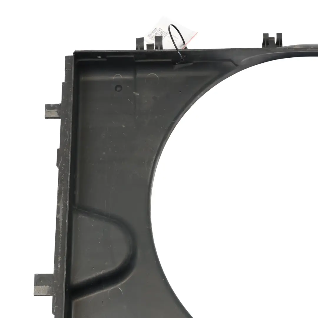 Ventola Radiatore Raffreddamento Alloggiamento per Mercedes Vito W639 con numero di parte A6395004100 Mercedes Vito W639 Ventola Radiatore Raffreddamento Alloggiamento - SKU A6395004100 - Numero di parte A6395004100