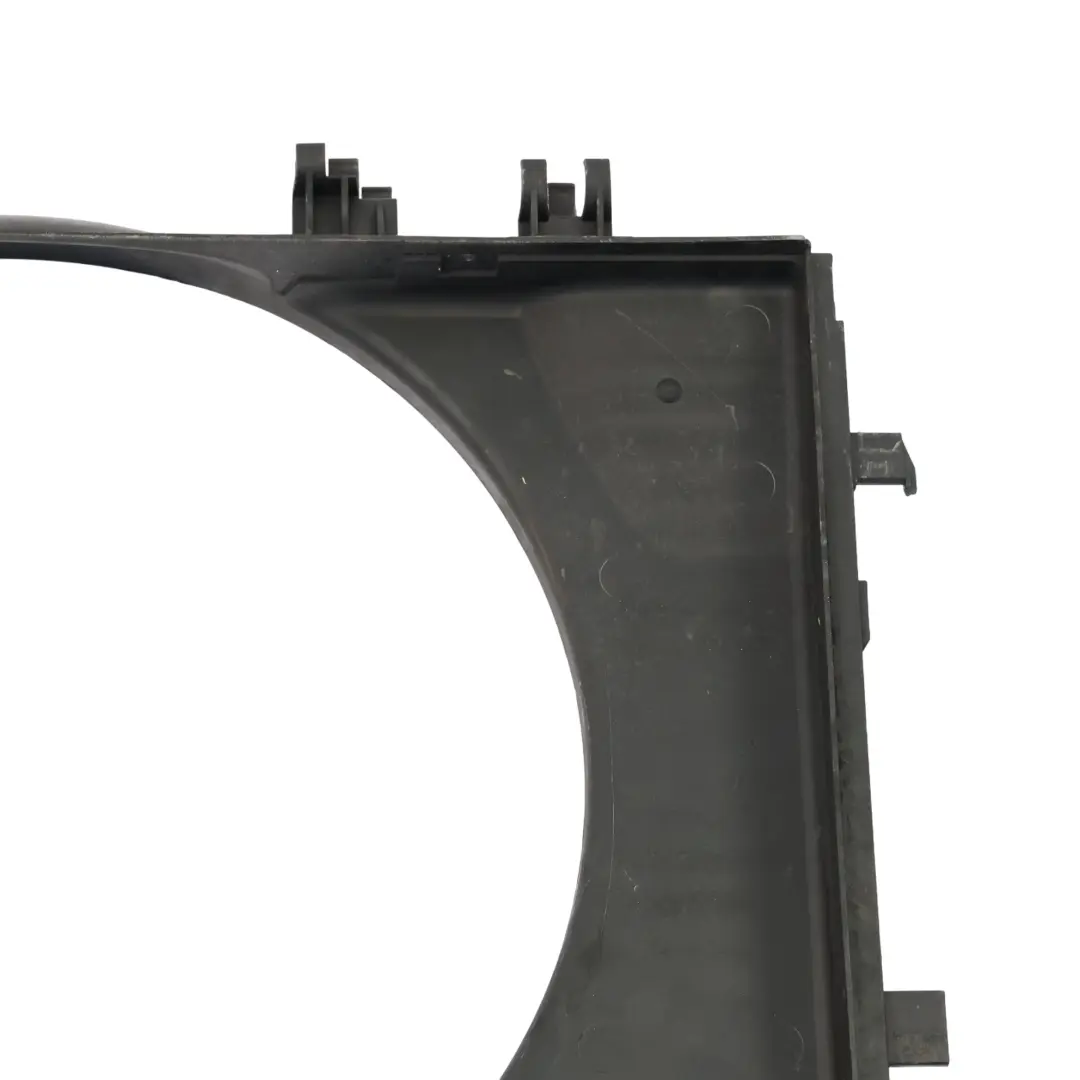 Ventola Radiatore Raffreddamento Alloggiamento per Mercedes Vito W639 con numero di parte A6395004100 Mercedes Vito W639 Ventola Radiatore Raffreddamento Alloggiamento - SKU A6395004100 - Numero di parte A6395004100