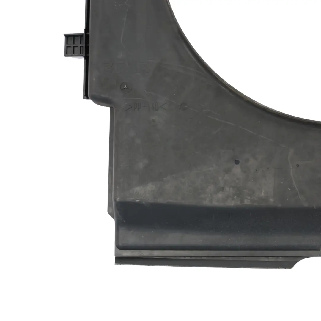 Cooling Radiator Fan Shroud Cover Housing to Mercedes Vito W639 with Part number A6395004100 Mercedes Vito W639 Cooling Radiator Fan Shroud Cover Housing - SKU A6395004100 - Part number A6395004100