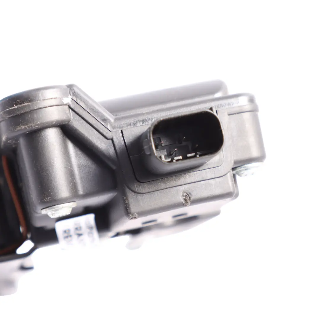 Zamek Klapy Bagażnika Tył do Mercedes Vito Viano W639 o numerze A6397401635 Mercedes Vito Viano W639 Zamek Klapy Bagażnika Tył - SKU A6397401635-1 - Numer Części A6397401635