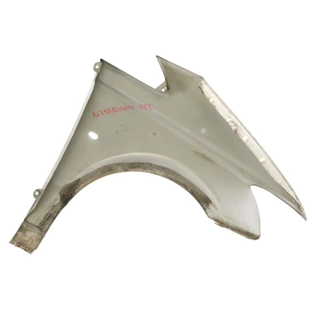 Panel de ala Delantero Izquierdo Brilliant Silver - 9477 para Mercedes Vito W639 con número de pieza A6398800600 Mercedes Vito W639 Panel de ala Delantero Izquierdo Brilliant Silver - 9477 - SKU A6398800600-BRS - Número de pieza A6398800600
