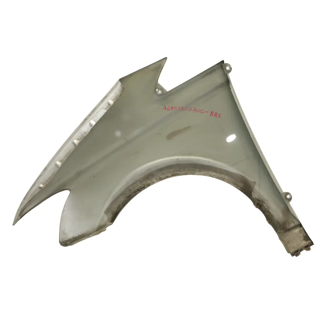 Panneau d'aile avant droite Brilliant Silver - 9744 pour Mercedes Vito W639 à propos du numéro de pièce A6398800700 Mercedes Vito W639 Panneau d'aile avant droite Brilliant Silver - 9744 - SKU A6398800700-BRS - Numéro de pièce A6398800700