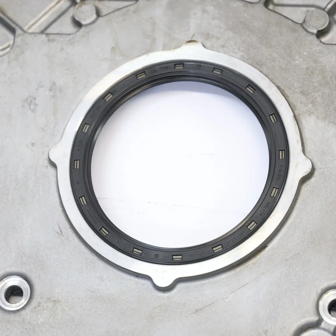 OM654 Diesel Coperchio Posteriore Del Motore per Mercedes W205 con numero di parte A6540106102 Mercedes W205 OM654 Diesel Coperchio Posteriore Del Motore - SKU A6540106102 - Numero di parte A6540106102