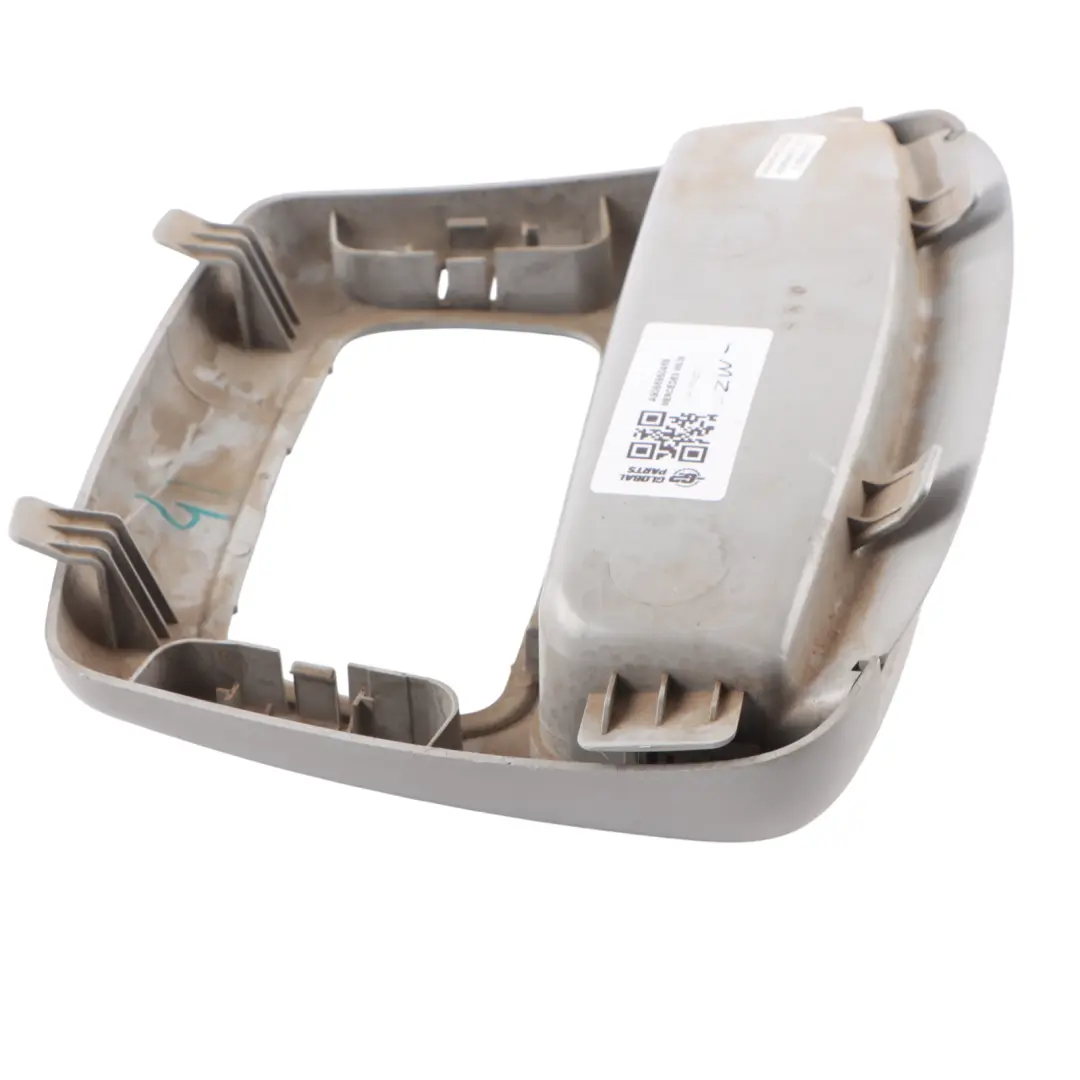 Osłona Uchwyt Mocowanie Lampki Podsufitki do Mercedes W639 W906 o numerze A9066950469 Mercedes W639 W906 Osłona Uchwyt Mocowanie Lampki Podsufitki - SKU A9066950469 - Numer Części A9066950469