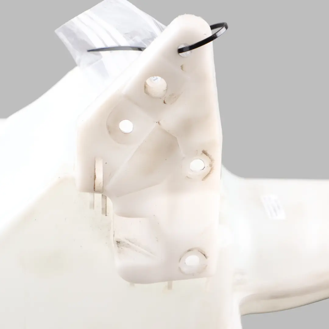 Zbiornik Płynu Spryskiwacza Mercedes W910 Przednia Szyba do o numerze A9108601600 Zbiornik Płynu Spryskiwacza Mercedes W910 Przednia Szyba - SKU A9108601600 - Numer Części A9108601600