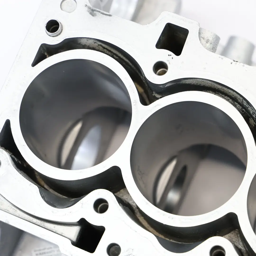 BMW Motor 6 Cylinder Block For Coffee Table Project - NO USABLE COMO PARTES - SKU ENGINE-BLOCK-FOR-COFFEE-TABLE-15 - Número de pieza ENGINE-BLOCK-FOR-COFFEE-TABLE