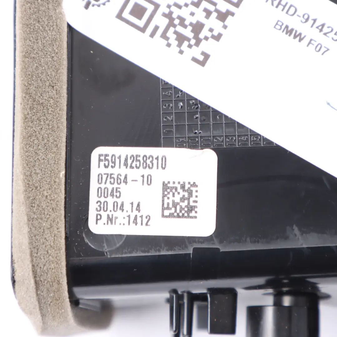 Dashboard Fresh Air Vent Grille Right O/S Silver to BMW F07 GT with Part number 9142583 BMW F07 GT Dashboard Fresh Air Vent Grille Right O/S Silver - SKU RHD-9142583 - Part number 9142583